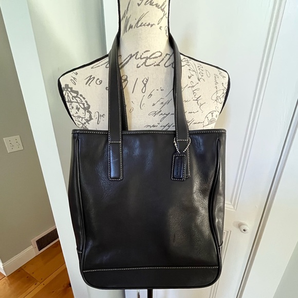Vintage COACH Black Leather Hamptons Lunch Tote. (H2S-7776). - Picture 1 of 16